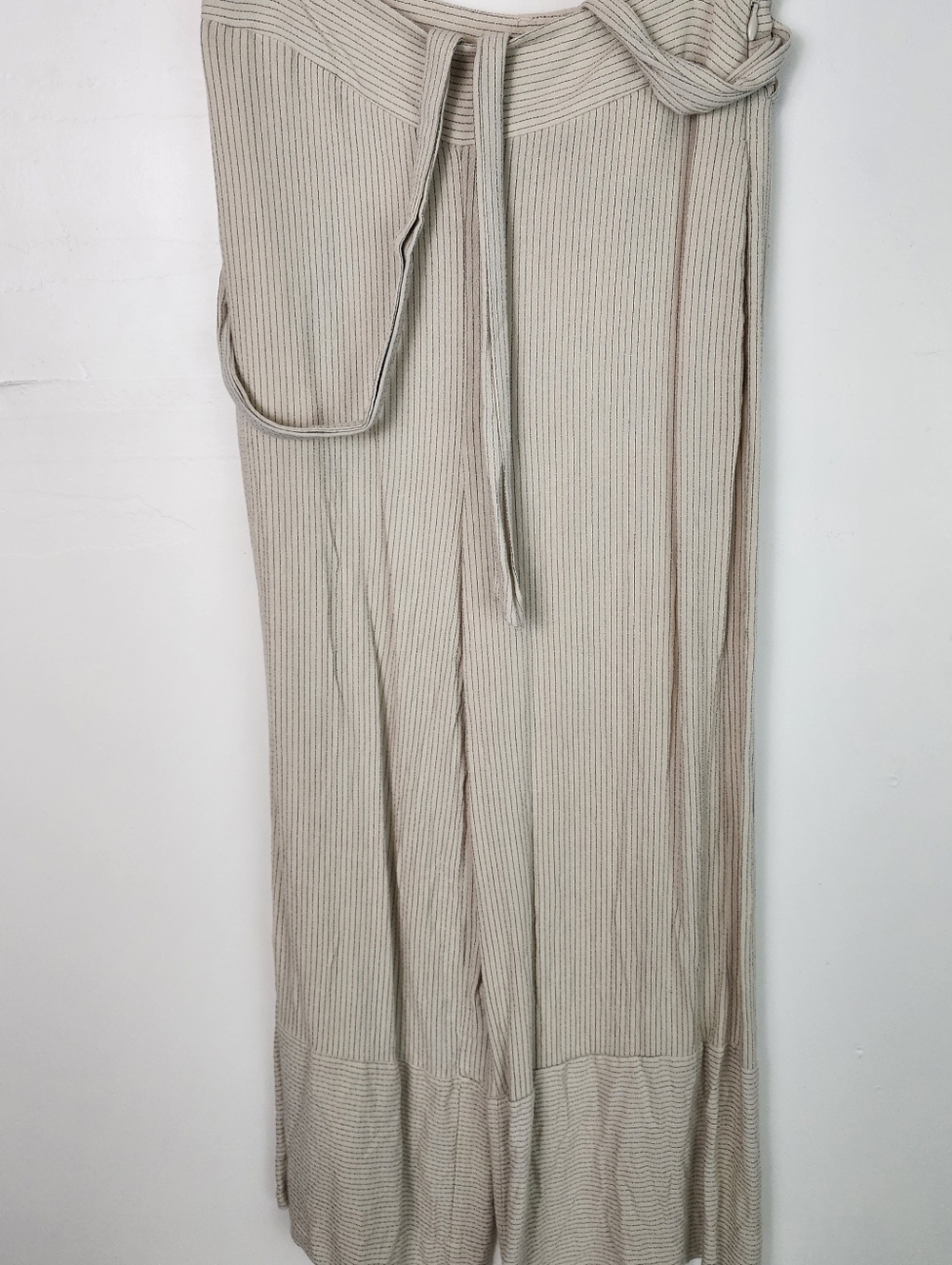 H&M Knit Wide Leg Pants with Tie Waist — Light Beige Stripe Pattern Lighweight